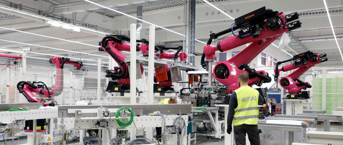 Moderne Produktion mit Roboterarmen