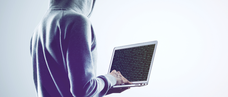 AI-Einsatz in der Cyber Kill Chain Unbekannter Angreifer AI symbolisiert durch Hacker Cyber_Kill_Chain_Website.png