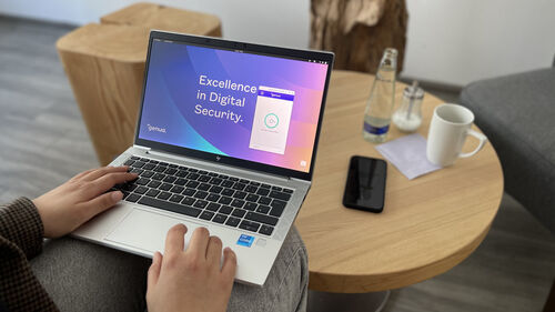 ein Laptopdisplay auf der genuconnect client angezeigt wird