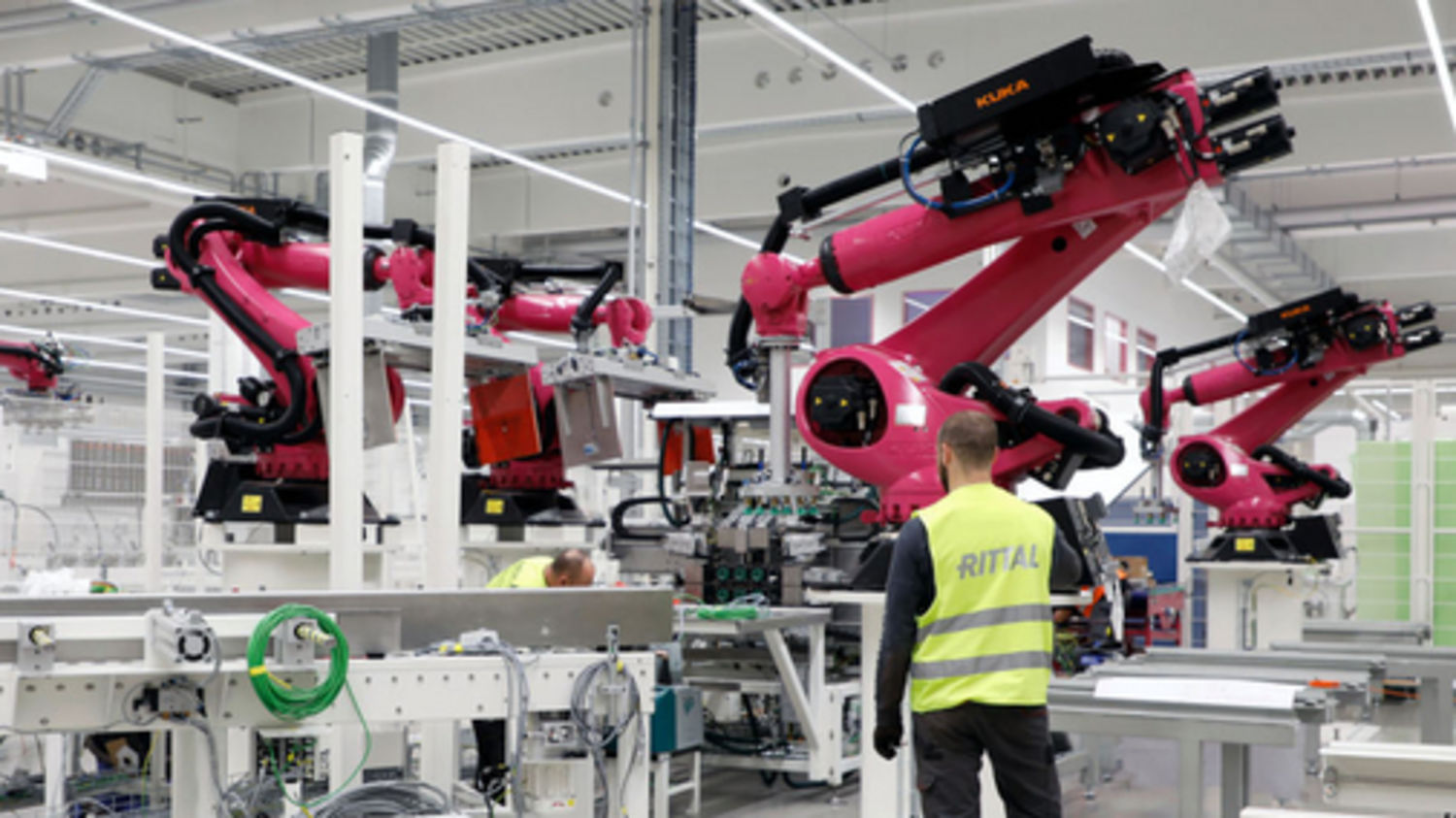 Moderne Produktion mit Roboterarmen