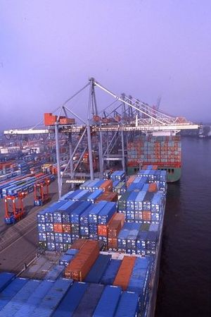 Im Hamburger Hafen stapeln sich die Container