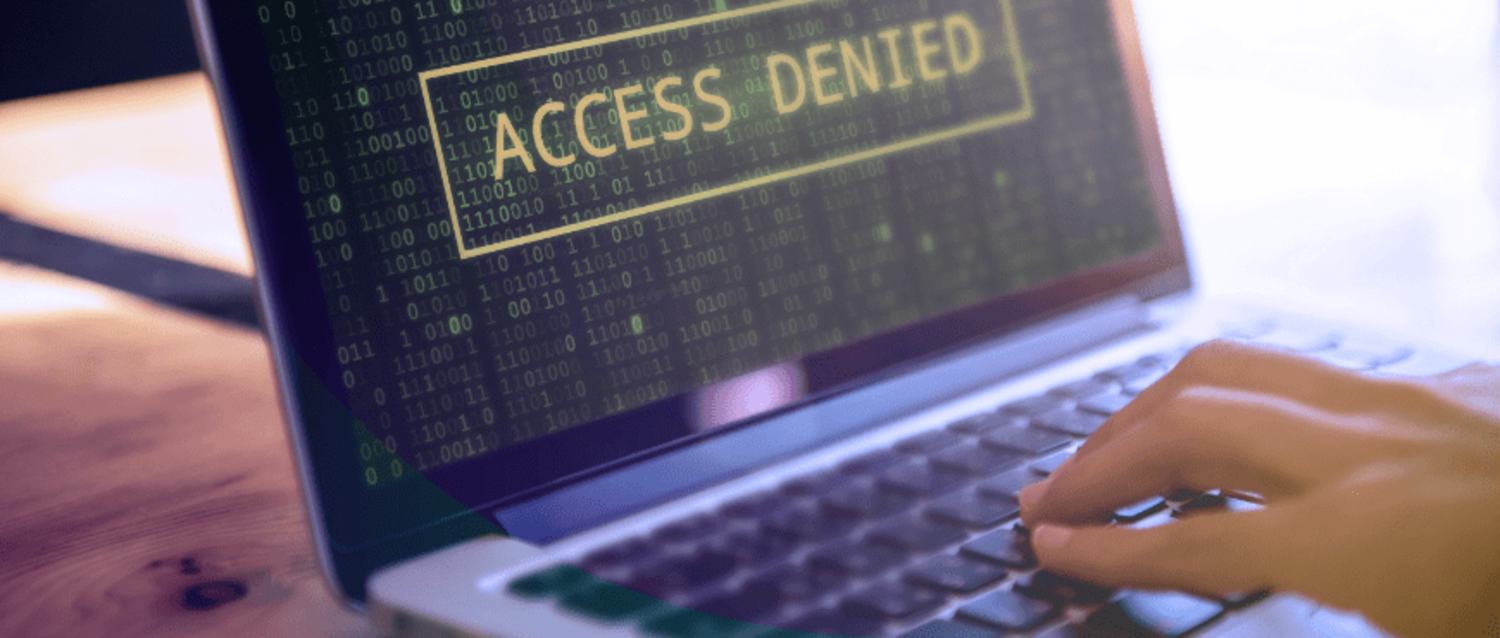 geöffneter Laptop mit großer Anzeige auf dem Display: Access Denied