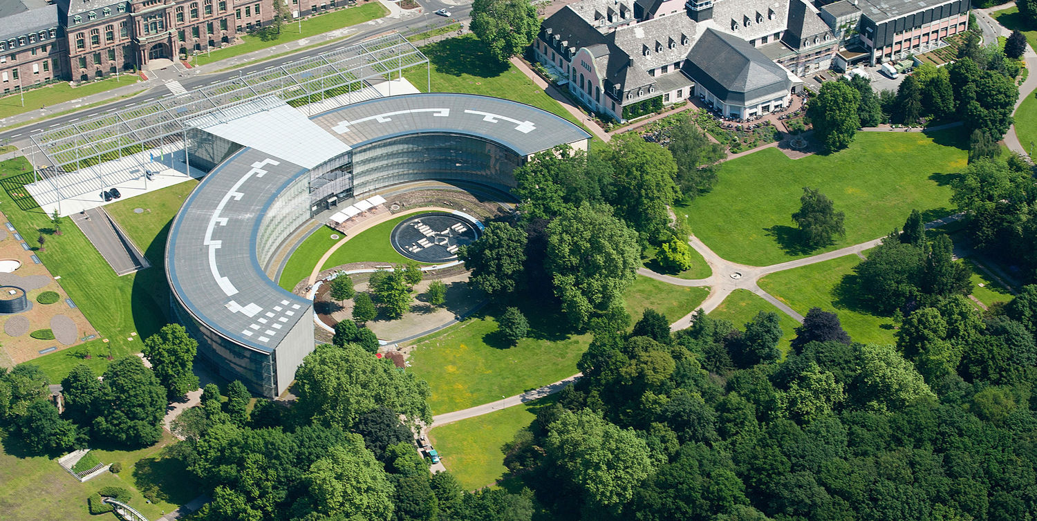 Luftaufnahme der Bayer Firmenzentrale in Leverkusen